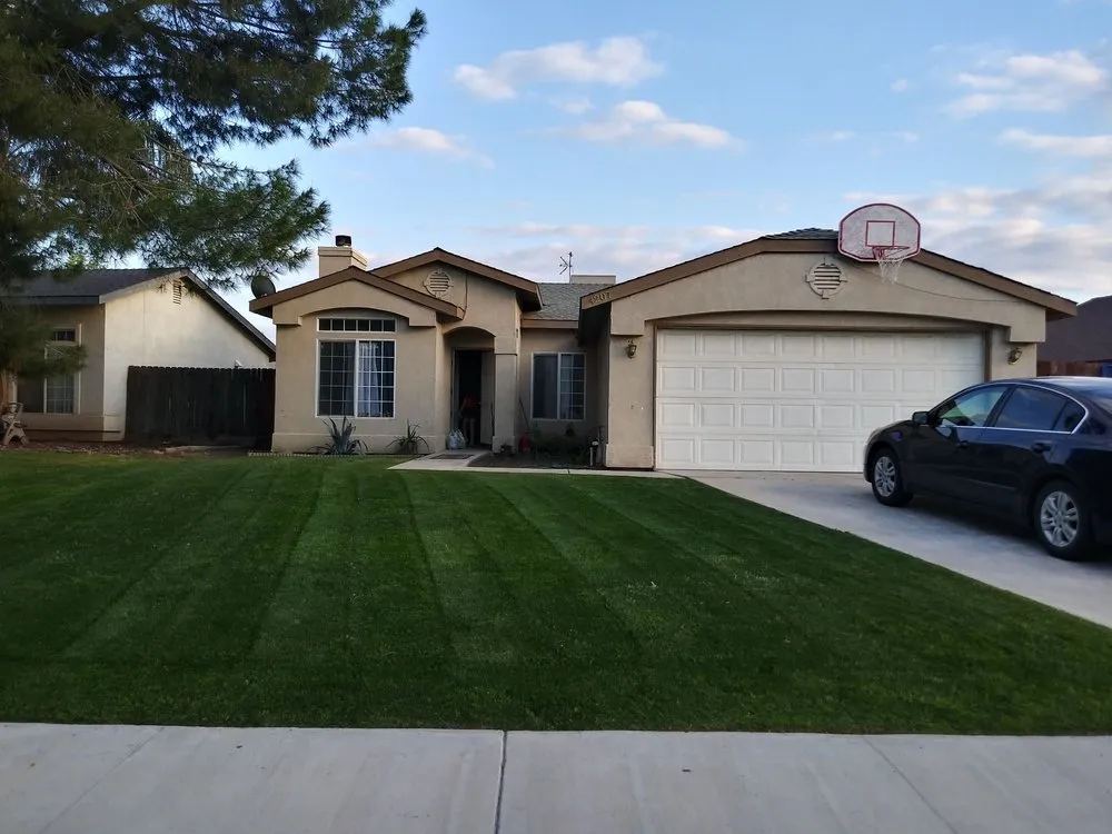 Expert lawn mowing service in Bakersfield, CA - Ventura Landscaping