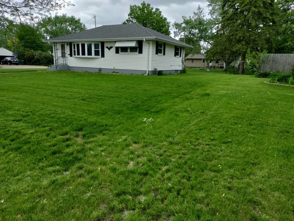 Top-rated yard maintenance for beautiful yards in Columbia Heights, MN by Ventura Lawn Care