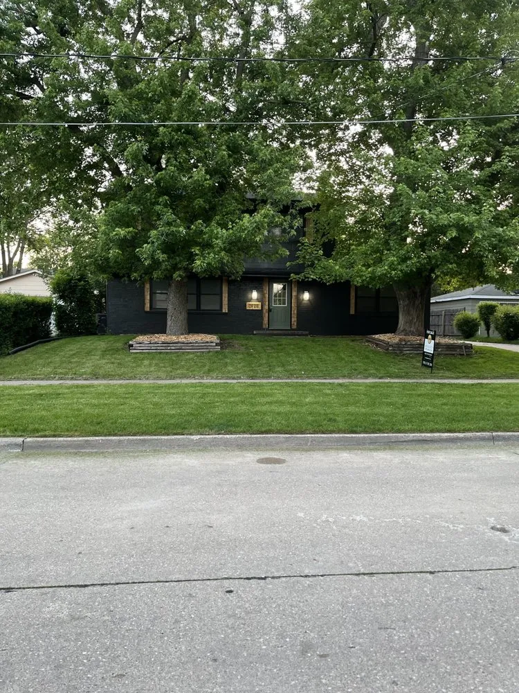 Local garden landscaping in Des Moines, IA - Venturas Lawncare and Pressure Washing