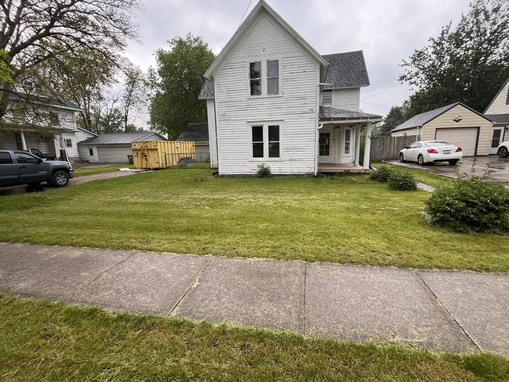 Reliable garden landscaping in Des Moines, IA by Venturas Lawncare and Pressure Washing