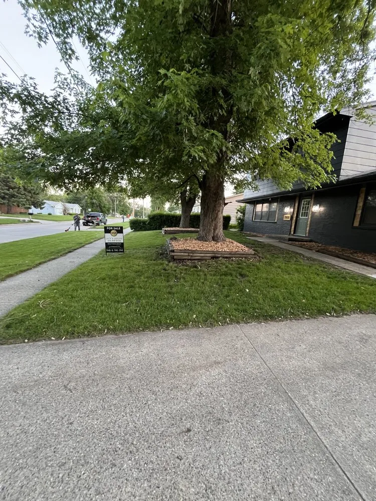 Trusted yard maintenance in Des Moines, IA - Venturas Lawncare and Pressure Washing
