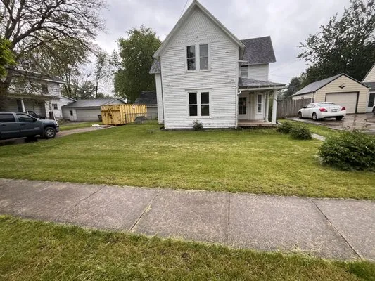 Venturas Lawncare and Pressure Washing Logo