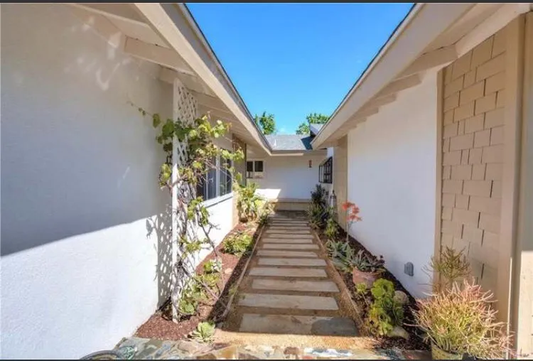 Professional yard cleanup service in Bakersfield, CA - Venturi Landscape