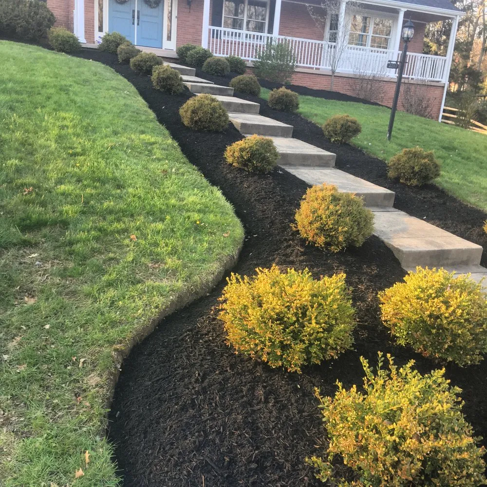 Custom lawn care service in Pittsburgh, PA by Verardi Landscapes