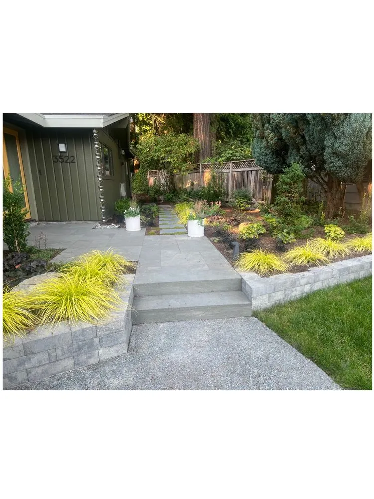 Custom lawn mowing service for homes across Lake Forest Park, WA - Verde Gardens