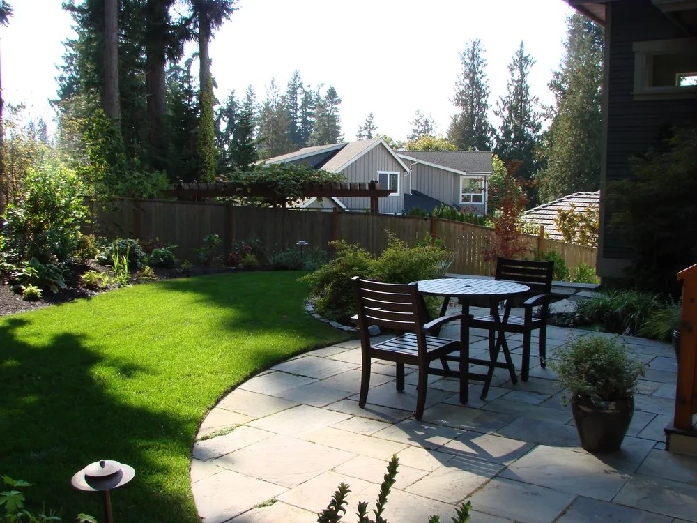 Custom lawn mowing service for residential properties across Lake Forest Park, WA - Verde Gardens