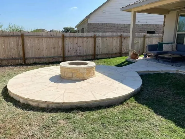 Trusted lawn mowing service in Manor, TX - Verde Jardín