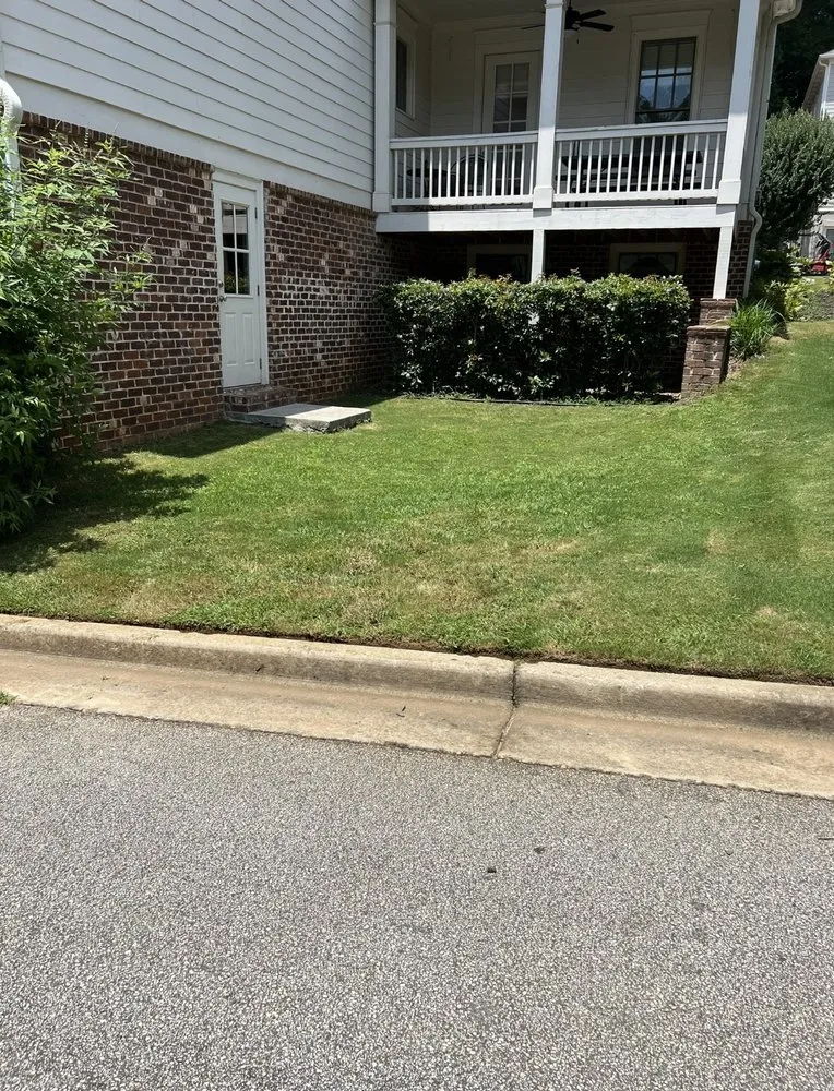 Affordable lawn mowing service in Alpharetta, GA by Verdeja Landscaping