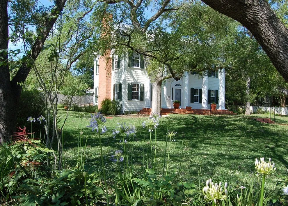 Expert garden landscaping for outdoor upgrades across Austin, TX - Verdi