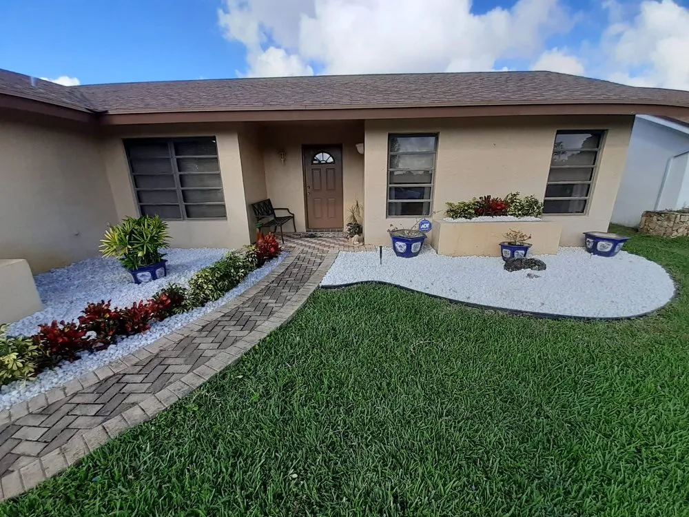 Custom lawn care service in Greenacres, FL - Verdul Landscaping & Lawn Service