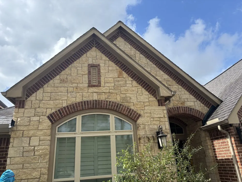 Custom lawn care service with custom design in Rosharon, TX by Verdure Landscape