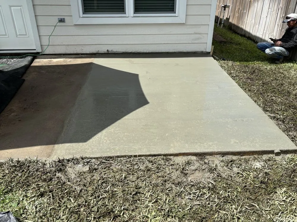 Reliable lawn mowing service for year-round maintenance across Rosharon, TX - Verdure Landscape