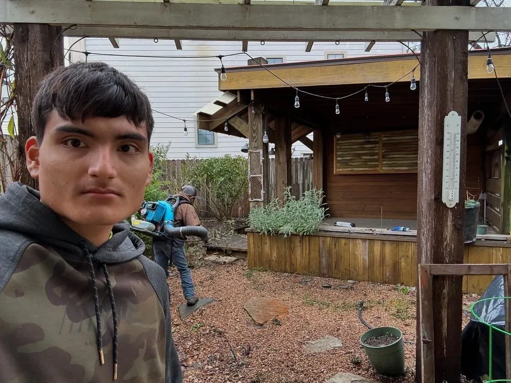 Top-rated lawn mowing service in Rosharon, TX by Verdure Landscape