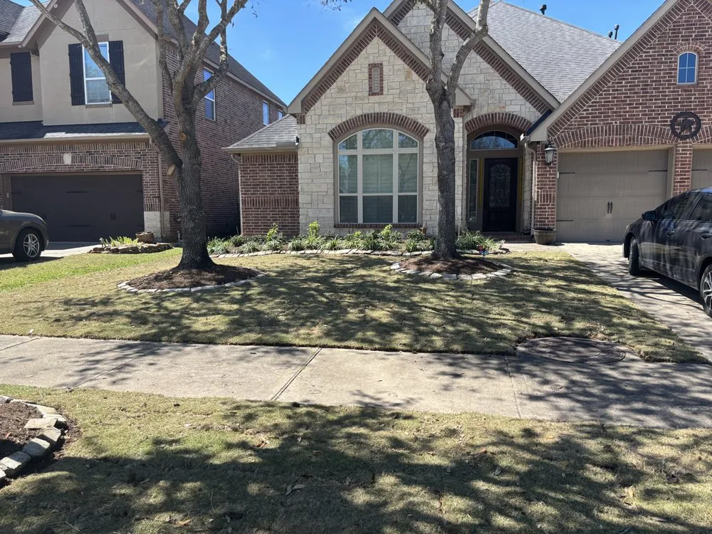 Reliable yard maintenance experts serving Rosharon, TX - Verdure Landscape