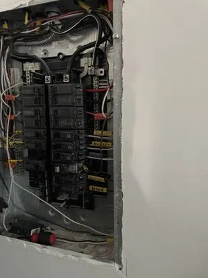 Vero’s Junk Removal Logo