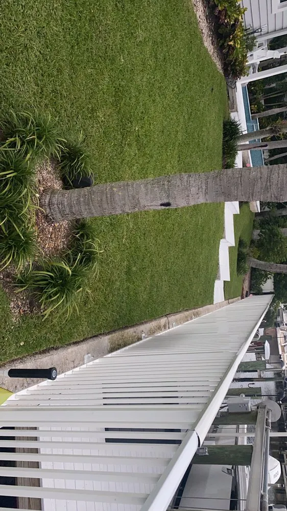 Custom yard maintenance experts serving Lake Park, FL - Verry Fast Landscaping