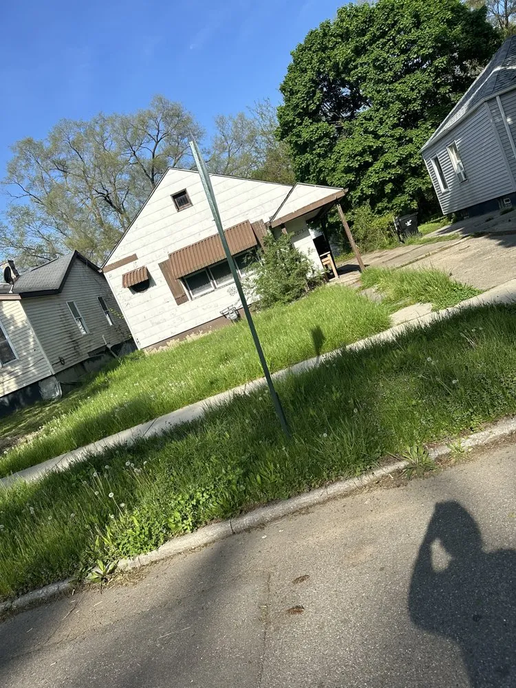 Trusted outdoor landscaping for year-round maintenance in Detroit, MI by Versatile Industries