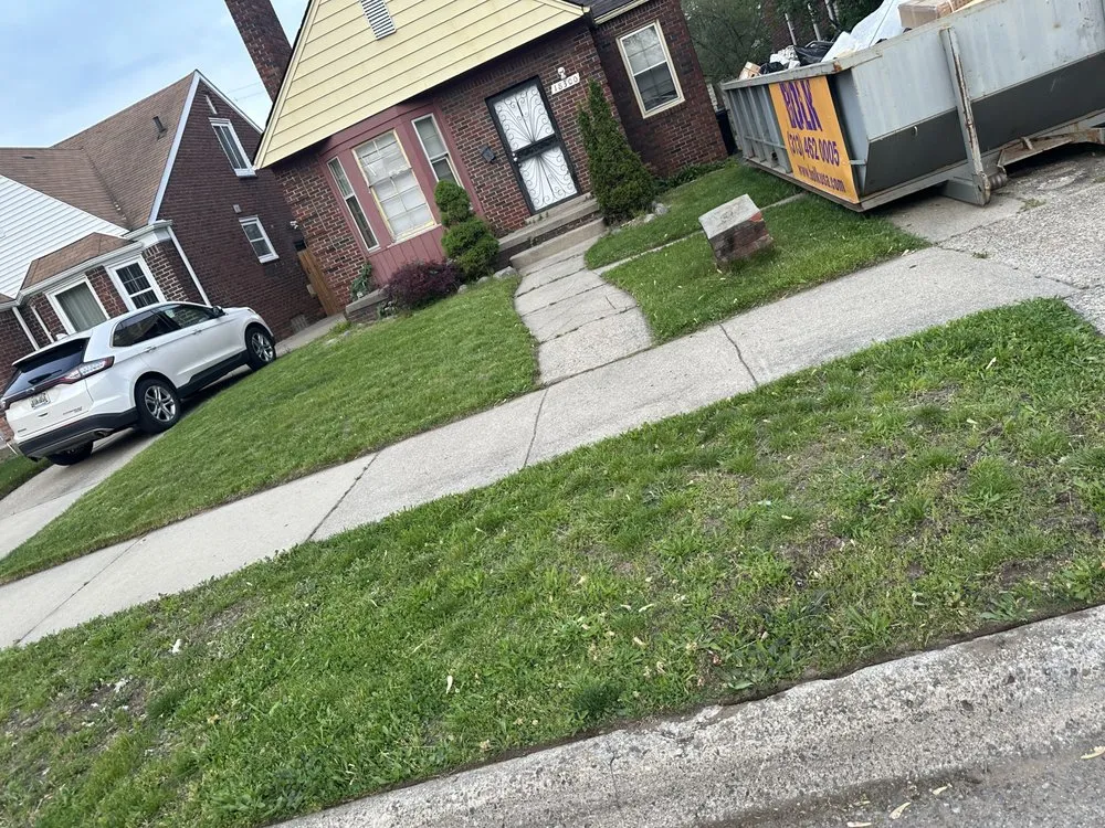 Top-rated yard maintenance in Detroit, MI by Versatile Industries