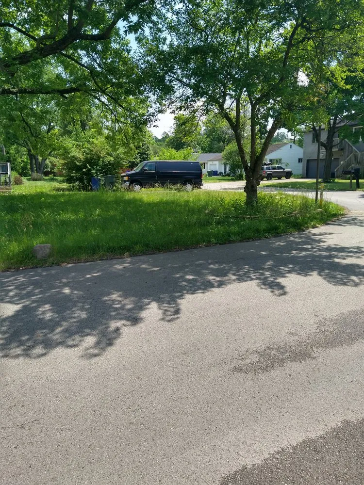 Top-rated lawn mowing service in Columbus, OH by Versatility