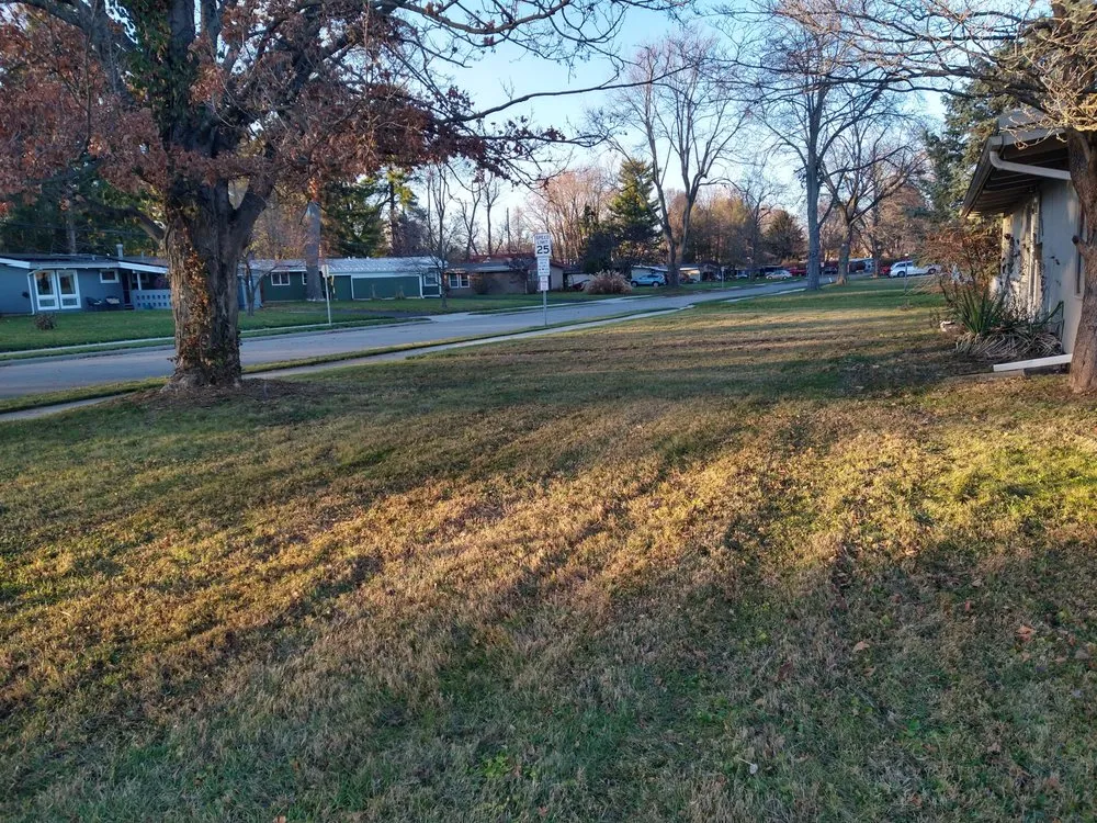 Expert lawn care service in Columbus, OH by Versatility