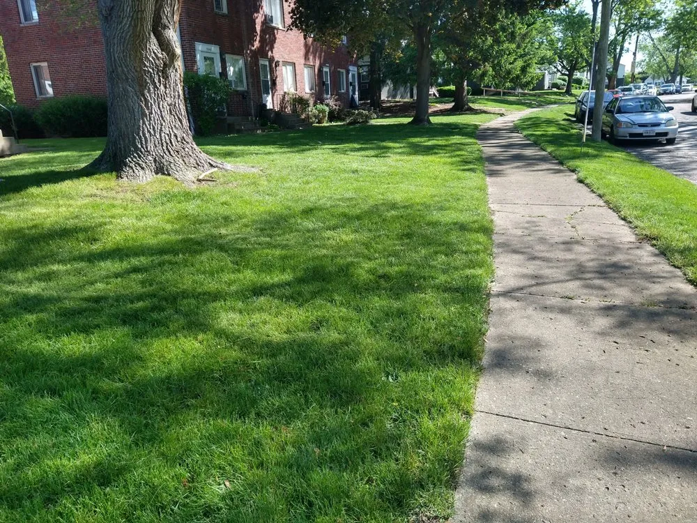 Professional lawn mowing service in Columbus, OH by Versatility