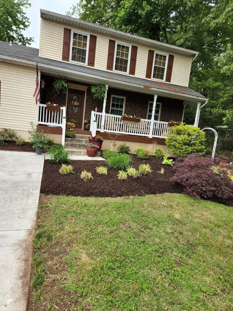 Expert lawn mowing service in Cape Saint Claire, MD by Very Green