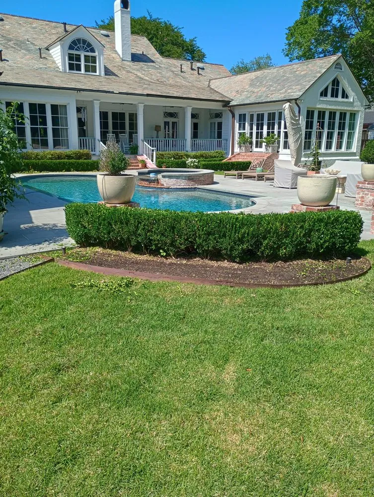 Custom yard maintenance in Saint Francisville, LA - Vessels Lawn Service and Landscaping