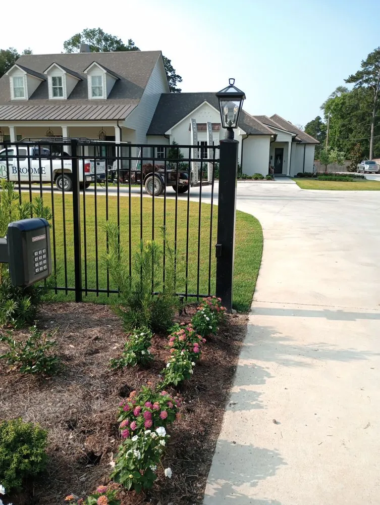 Top-rated yard maintenance in Saint Francisville, LA by Vessels Lawn Service and Landscaping