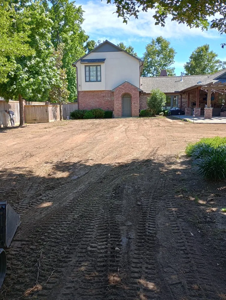 Local yard cleanup service in Saint Francisville, LA by Vessels Lawn Service and Landscaping