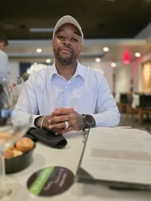 Vet 2 Veterans Enterprise Logo