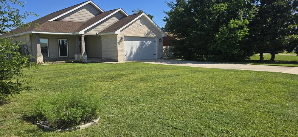 Custom landscape installation experts serving Pensacola, FL - Veteran Greens