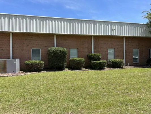 Veteran Lawncare Logo