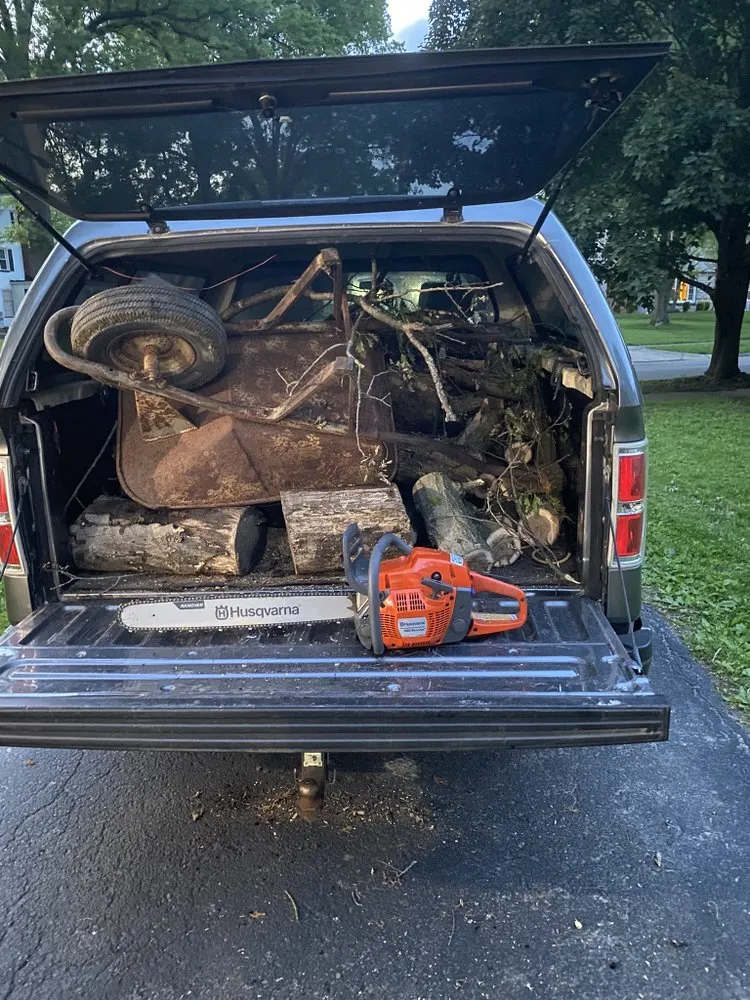 Expert yard cleanup service experts serving Youngstown, OH - Veteran Millers Mowing And Trimming