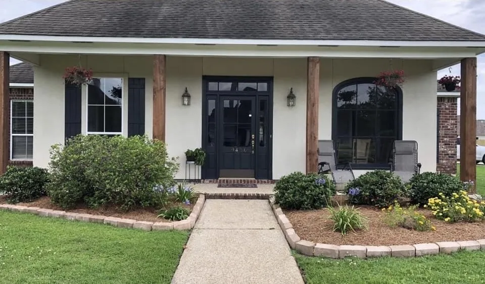 Professional lawn care service experts serving Dallas, TX - Veterans Landscaping