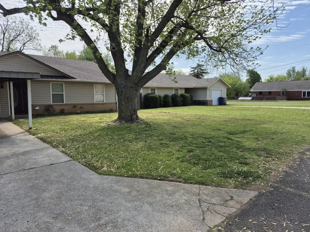 Local lawn mowing service with custom design across Mustang, OK - Veterans Lawn Care