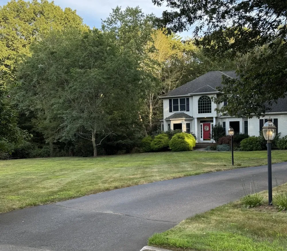 Custom lawn care service experts serving North Kingstown, RI - Vetscape and Property Maintenance