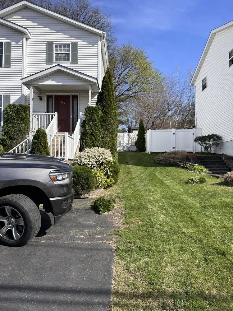 Professional yard maintenance in Lodi, NJ - VF Landscape Design