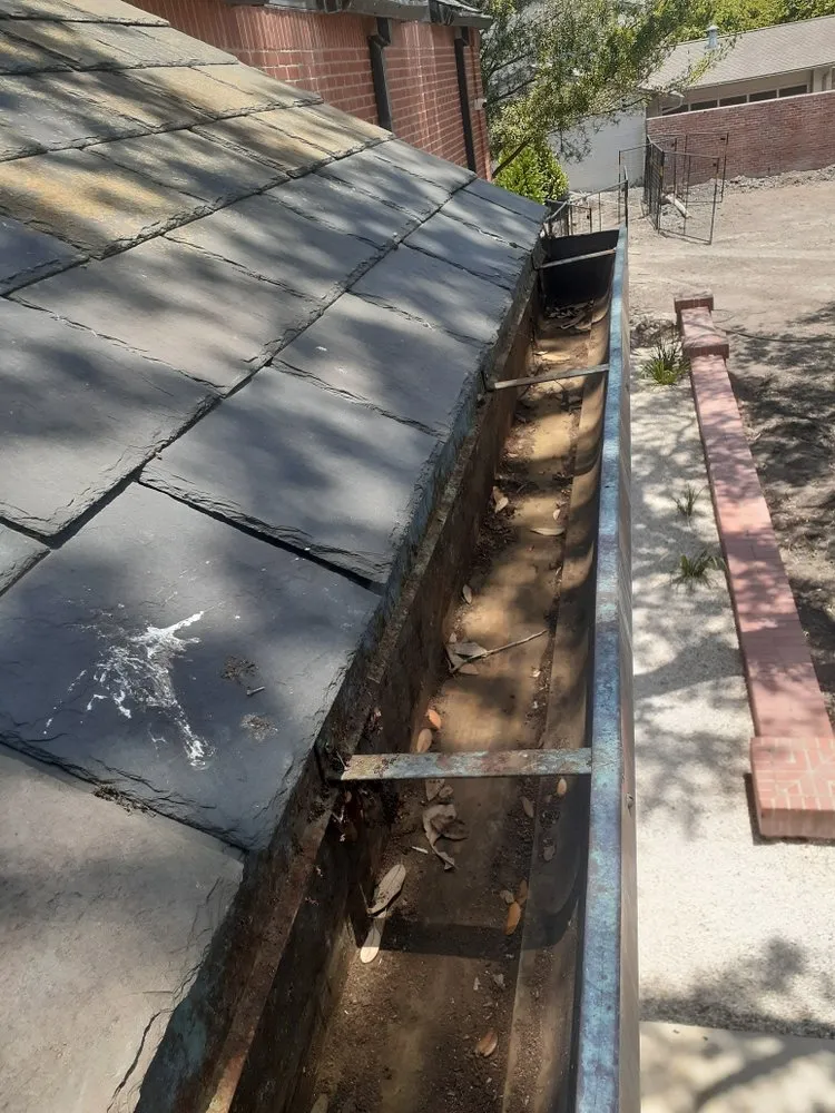 Custom lawn mowing service in Corpus Christi, TX - VG Omar Handyman