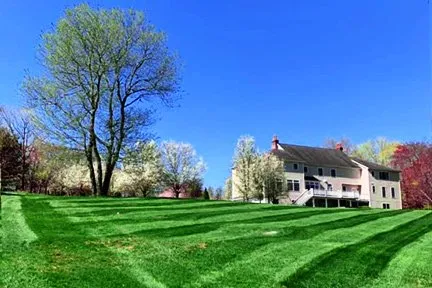Trusted yard cleanup service for beautiful yards in Danbury, CT by V&G Outdoor Solutions