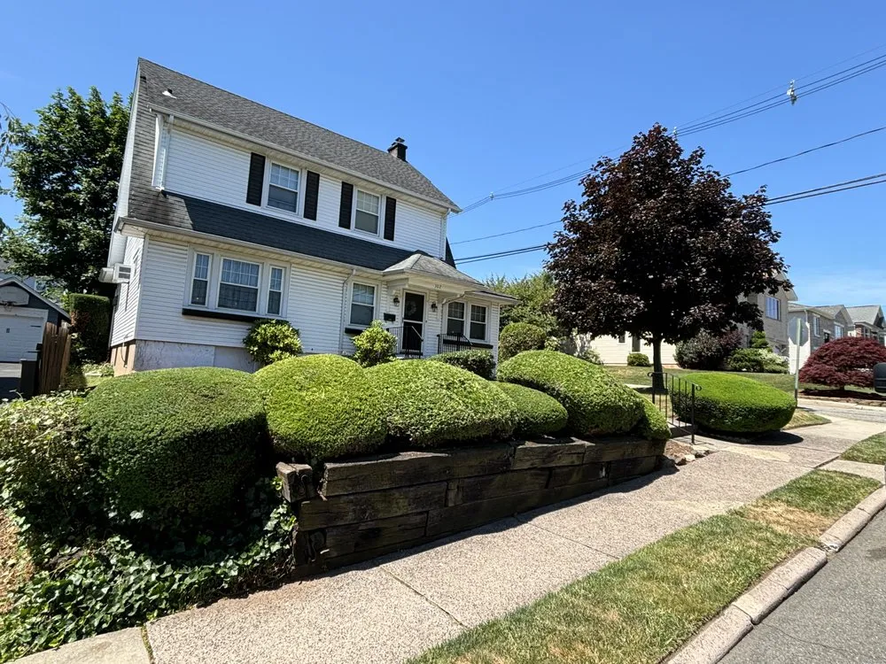 Professional lawn mowing service experts serving Hasbrouck Heights, NJ - Vibrant Landscaping