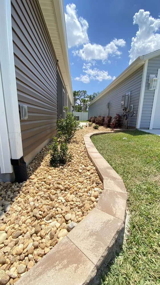 Custom yard cleanup service for year-round maintenance across The Villages, FL - Vibrant services
