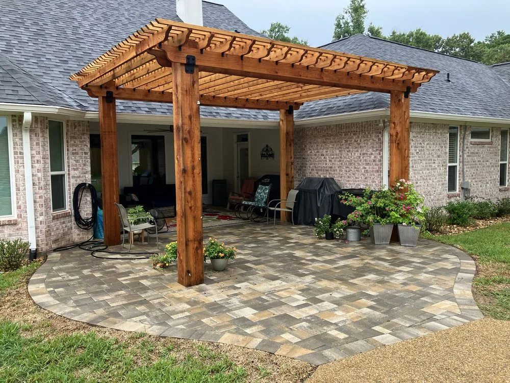 Top-rated lawn care service for beautiful yards in Tyler, TX by Vicente Outdoor Living