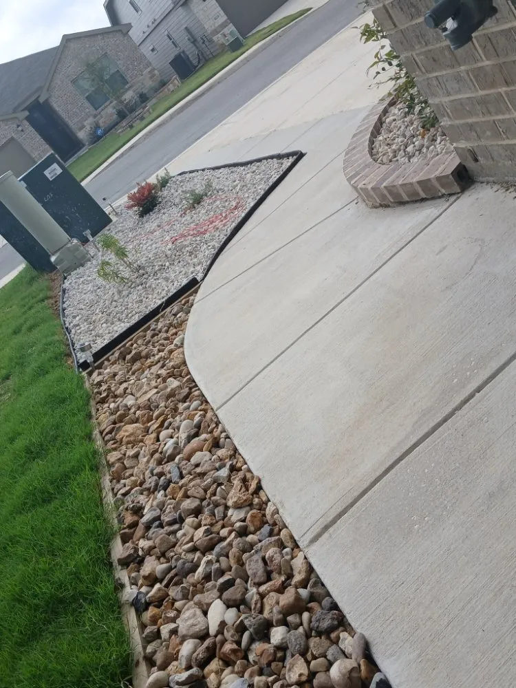 Expert lawn care service in San Antonio, TX by Vicky's Softscape Renovations