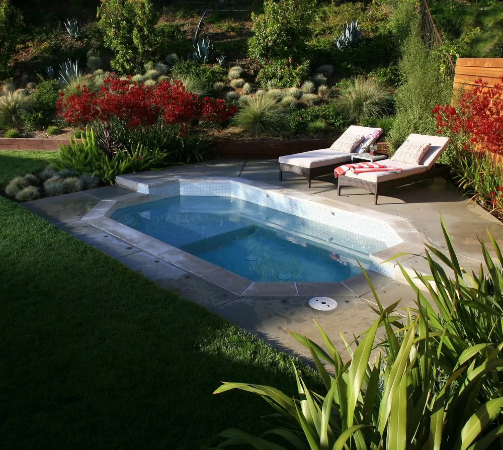 Top-rated lawn mowing service in Westlake Village, CA by Vicreations