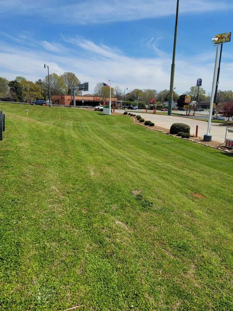 Expert yard maintenance in Campobello, SC - Vic's Lawncare
