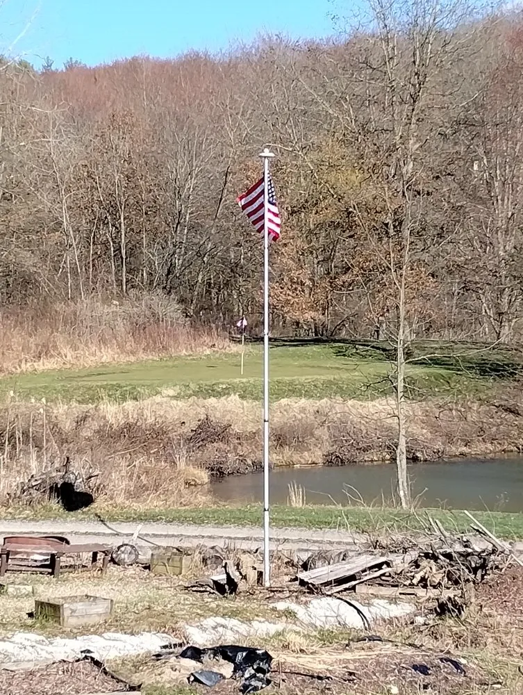 Local yard cleanup service experts serving Slippery Rock, PA - Vic's Par T Greens