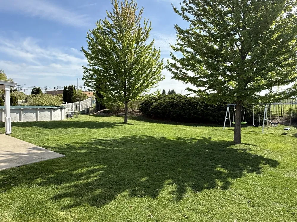 Local lawn care service experts serving Chicago, IL - Victor Cuts Landscape