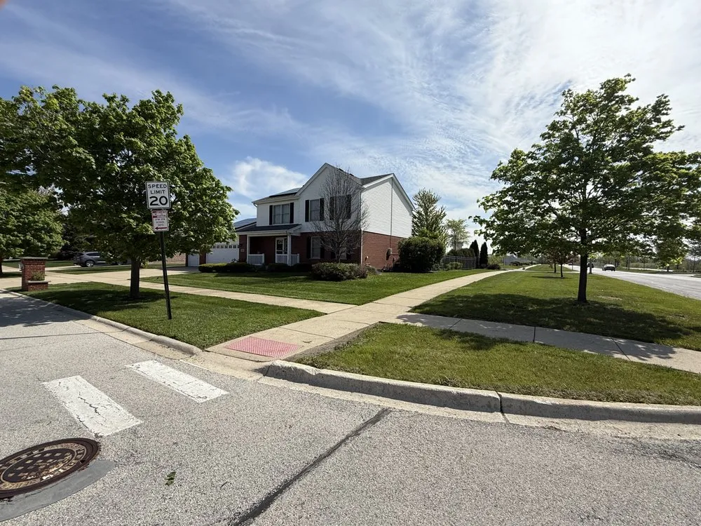 Trusted lawn care service in Chicago, IL - Victor Cuts Landscape