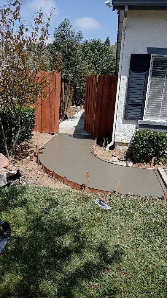 Top-rated lawn mowing service in Riverside, CA - Victor Landscaping