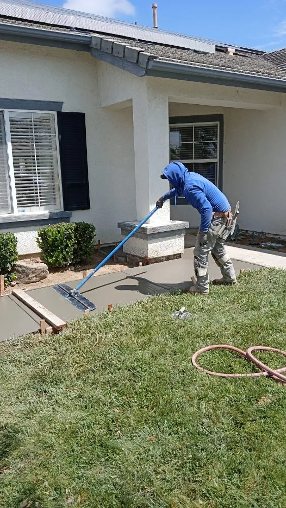 Local yard maintenance in Riverside, CA by Victor Landscaping